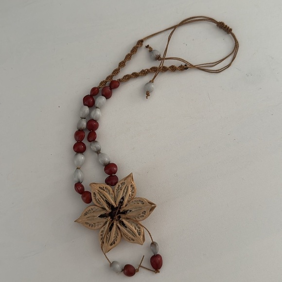 Artisan Made Statement Necklace from Grand Cayman - Picture 4 of 7